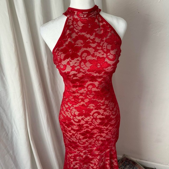 Emerald Sundae Red Lace Maxi Gown with Fishtail Cut - Small - Picture 6 of 8